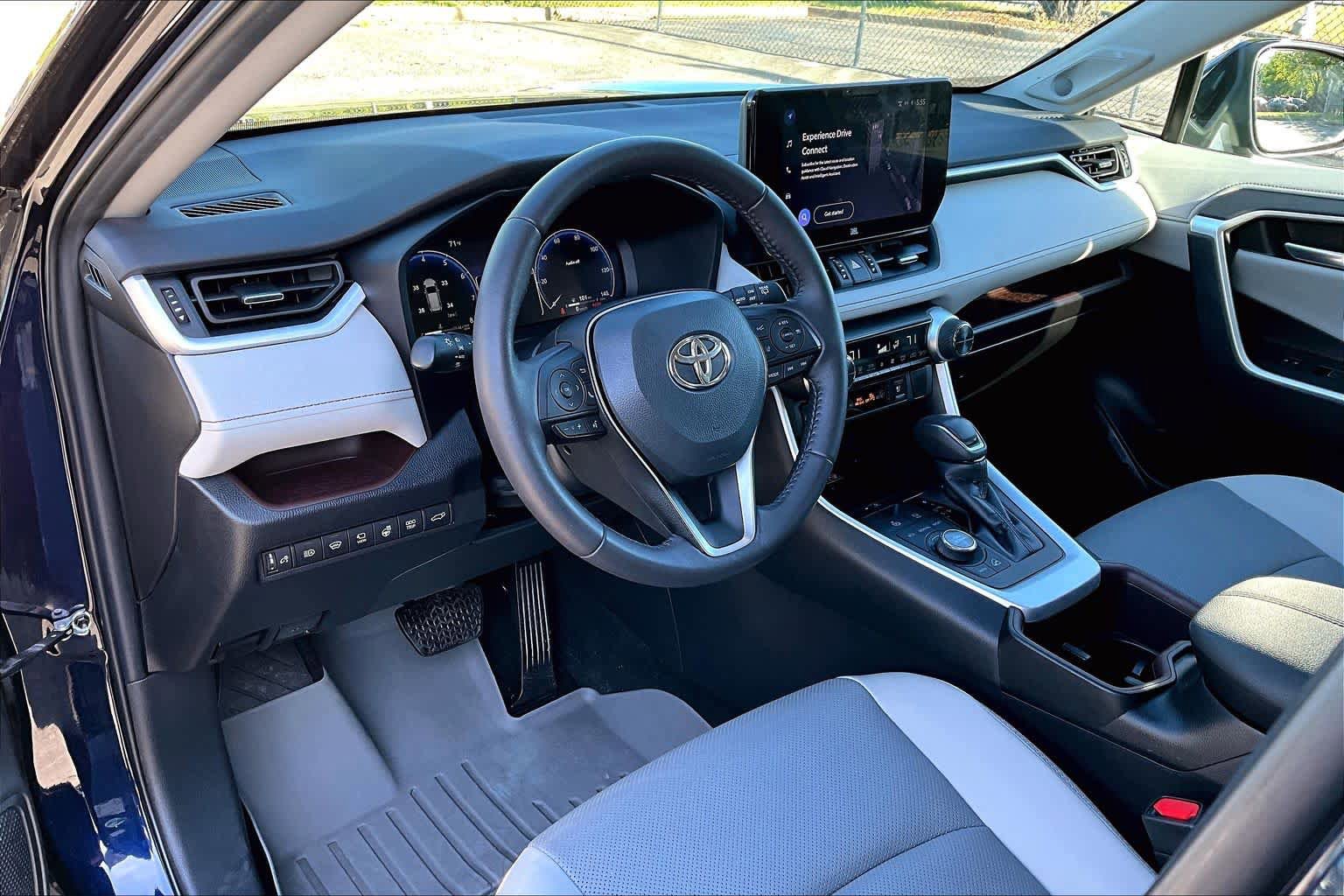 Used 2023 Toyota RAV4 Limited AWD/4WD image 35
