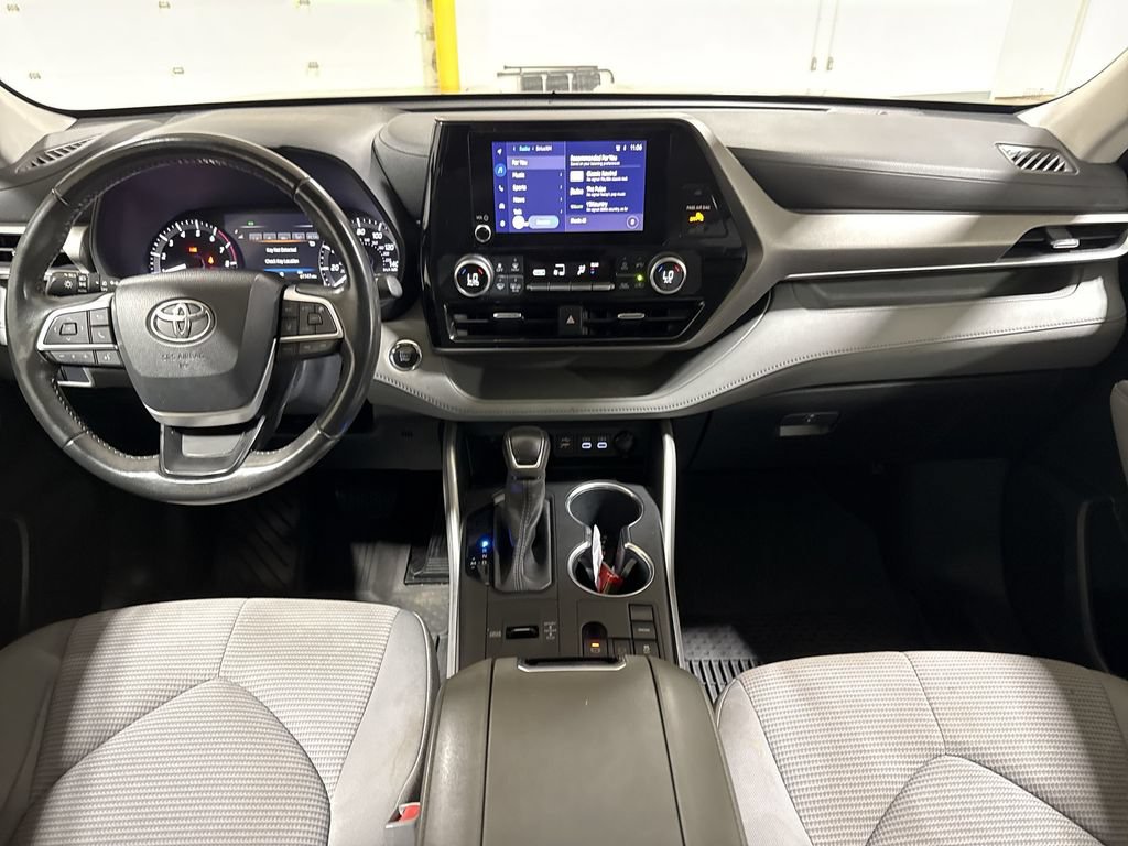 Used 2023 Toyota Highlander LE FWD image 10