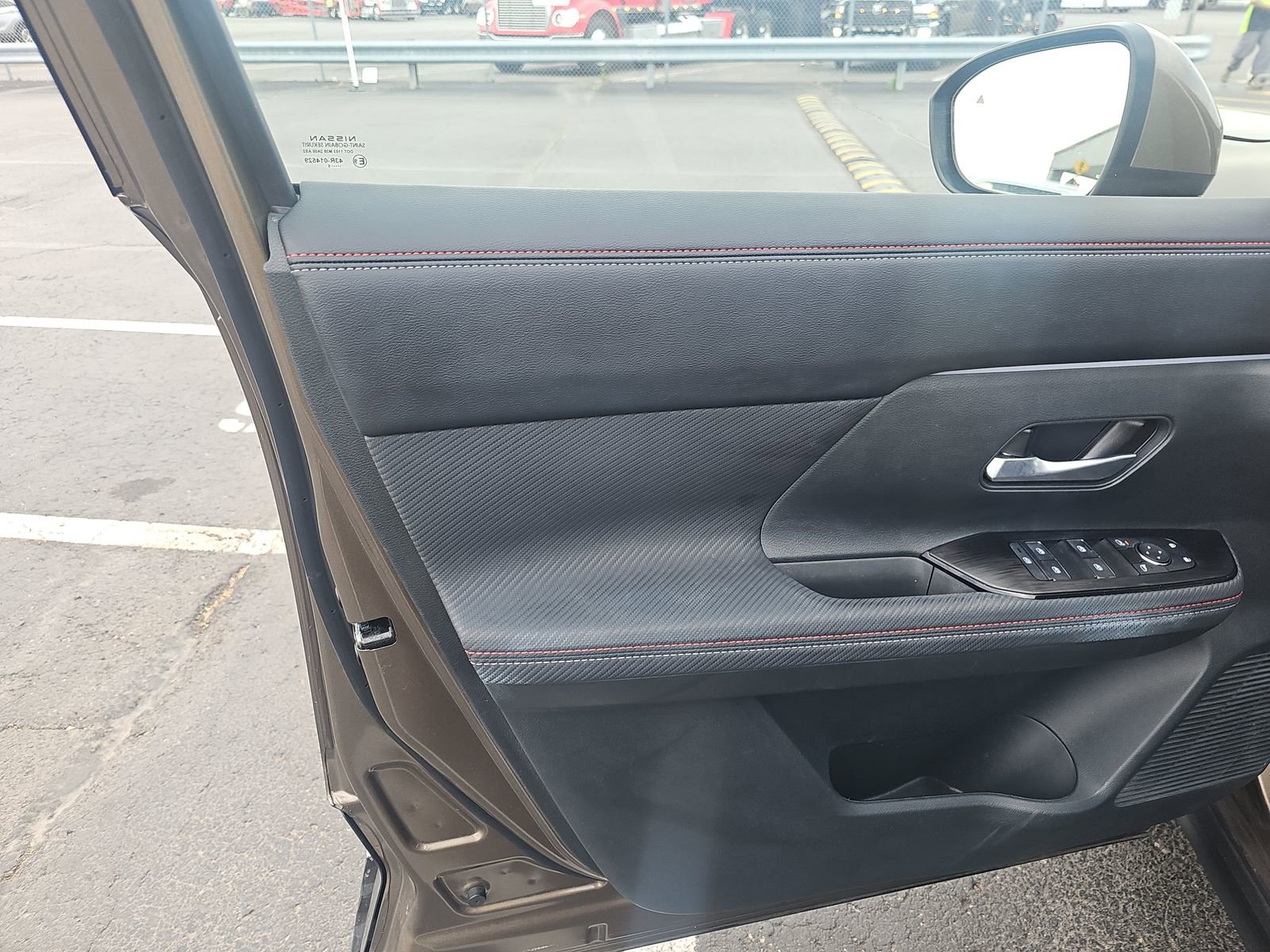 Used 2025 Nissan Kicks SR AWD/4WD image 11