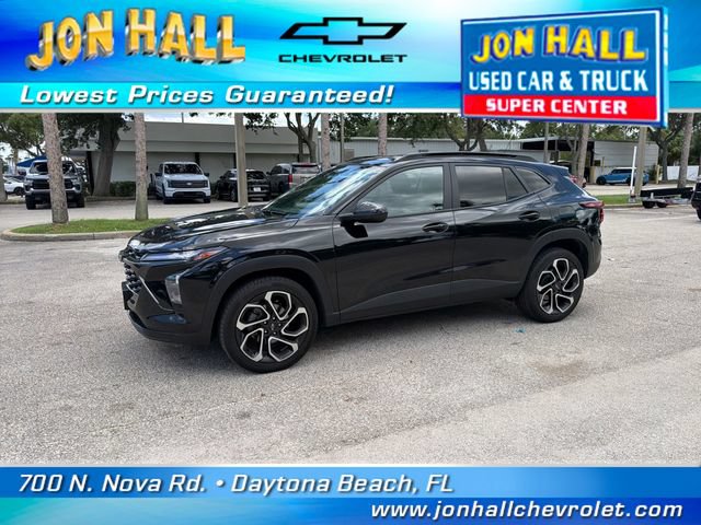 Used 2024 Chevrolet Trax RS w/ Sunroof Package FWD image 2