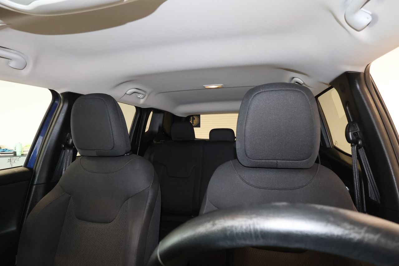 Used 2019 Jeep Renegade Altitude w/ Quick Order Package 2XM AWD/4WD image 17