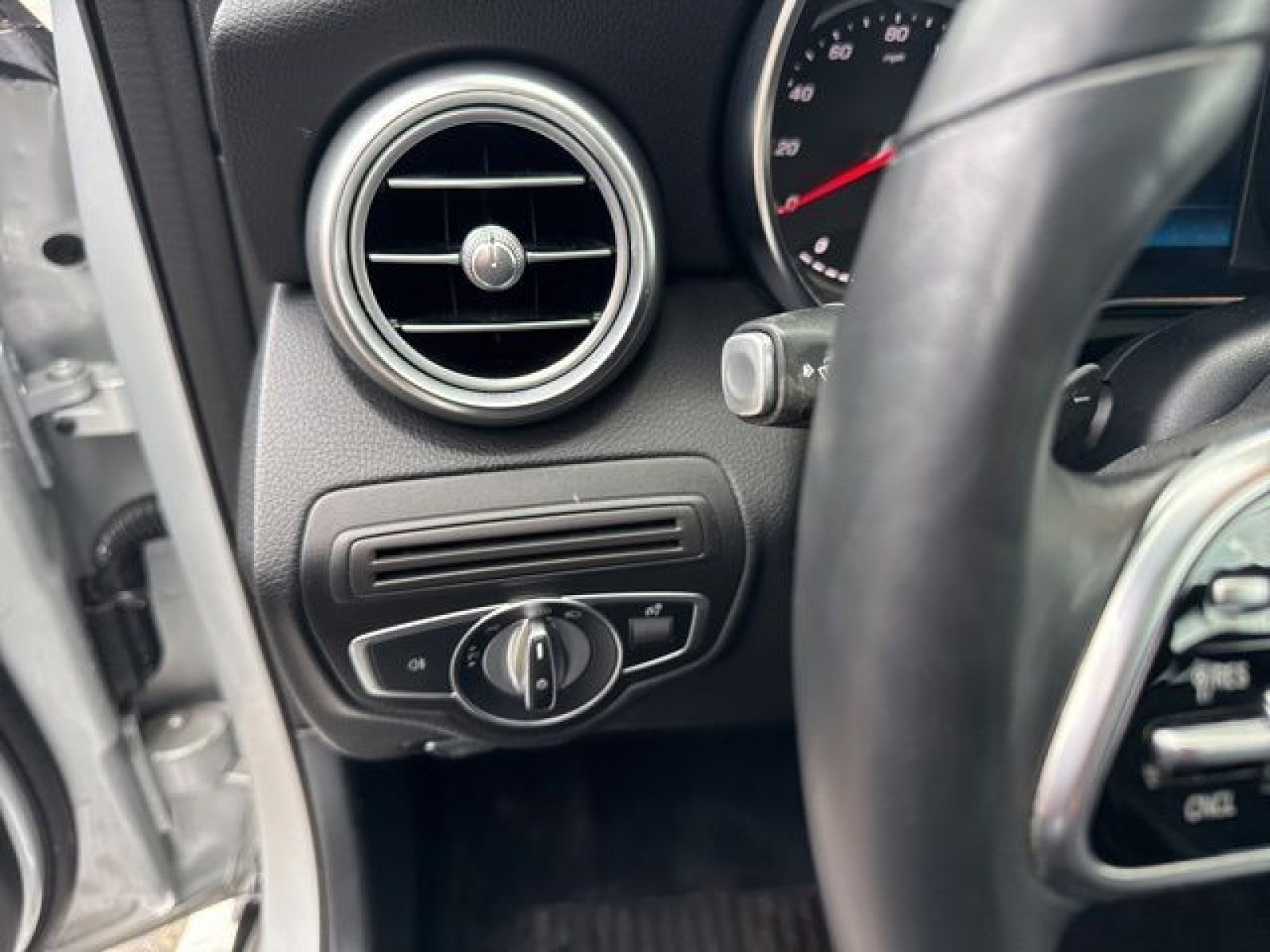 Used 2020 Mercedes-Benz GLC 300 4MATIC image 21
