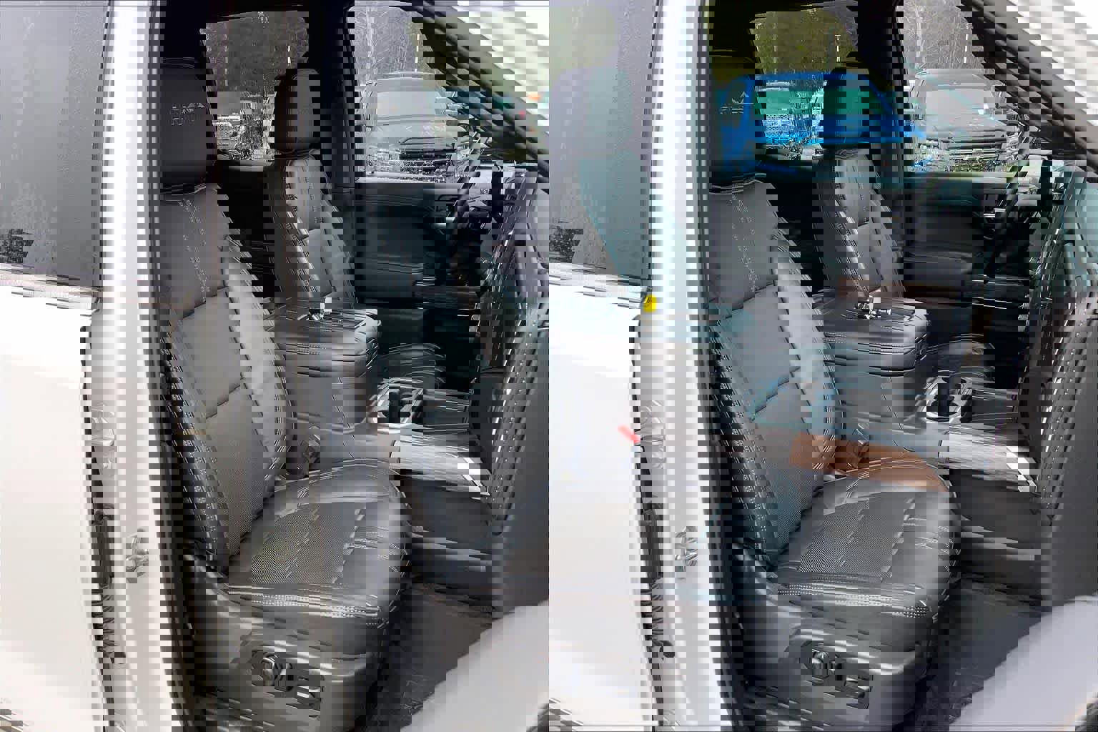 Used 2020 Chevrolet Silverado 1500 High Country w/ Technology Package image 9