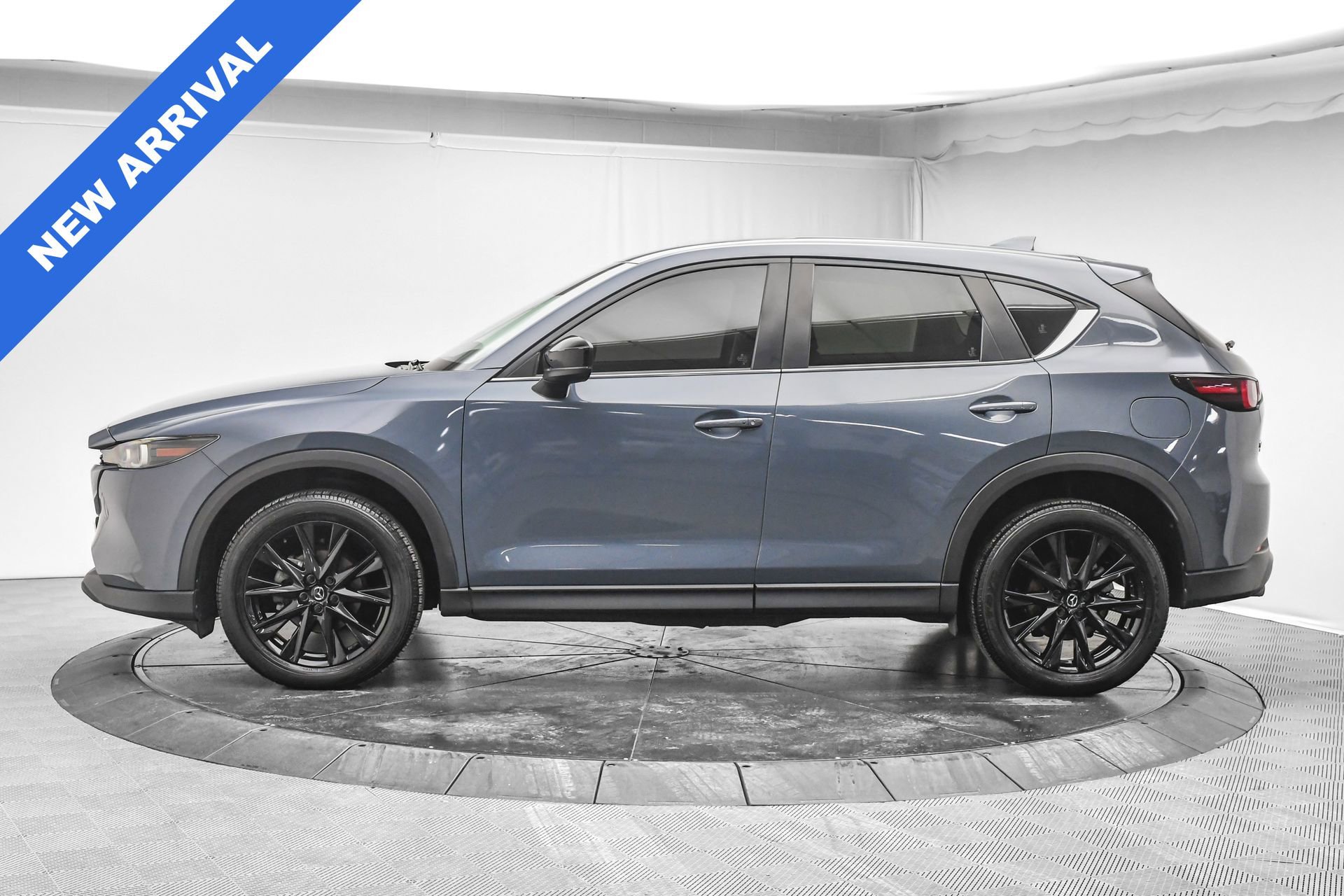 Used 2023 MAZDA CX-5 Carbon Edition image 4