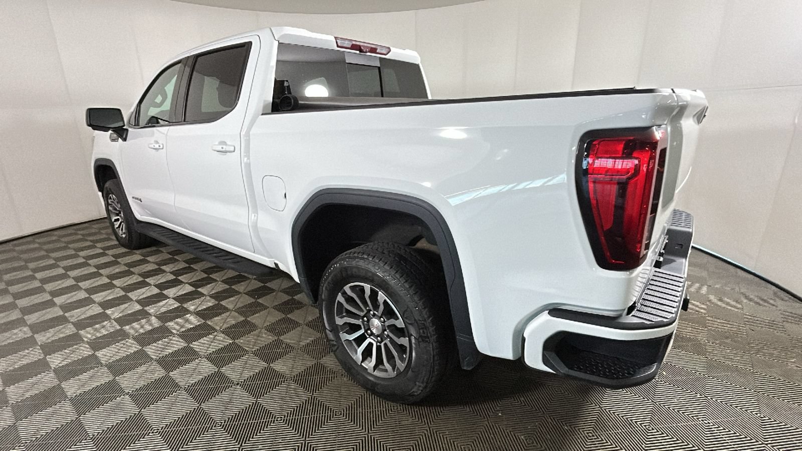 Used 2022 GMC Sierra 1500 AT4 w/ AT4 Premium Package AWD/4WD image 7