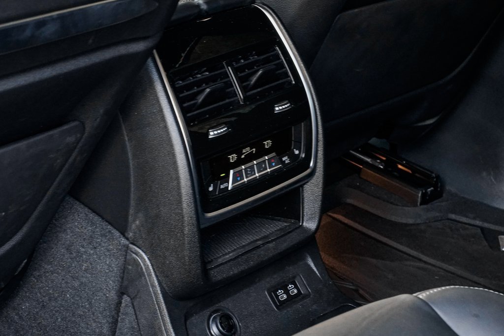 Certified 2025 BMW X7 M60i image 21