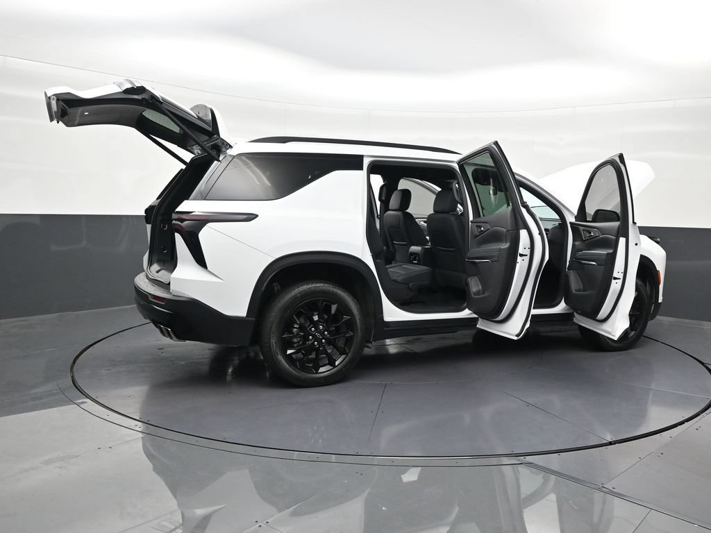 Used 2025 Chevrolet Traverse LT w/ Midnight/Sport Edition FWD image 32