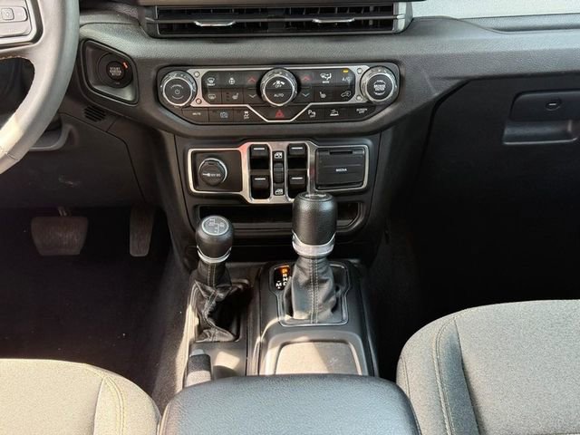 Used 2024 Jeep Wrangler Unlimited w/ Convenience Group AWD/4WD image 14