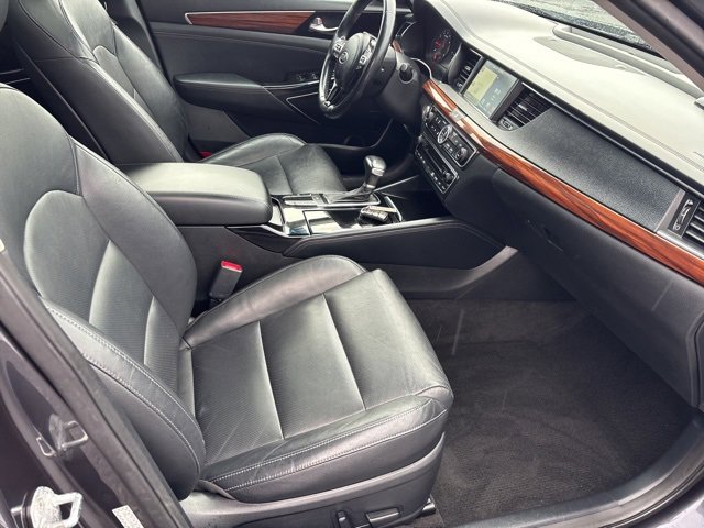 Used 2017 Kia Cadenza Premium w/ Luxury Package image 7