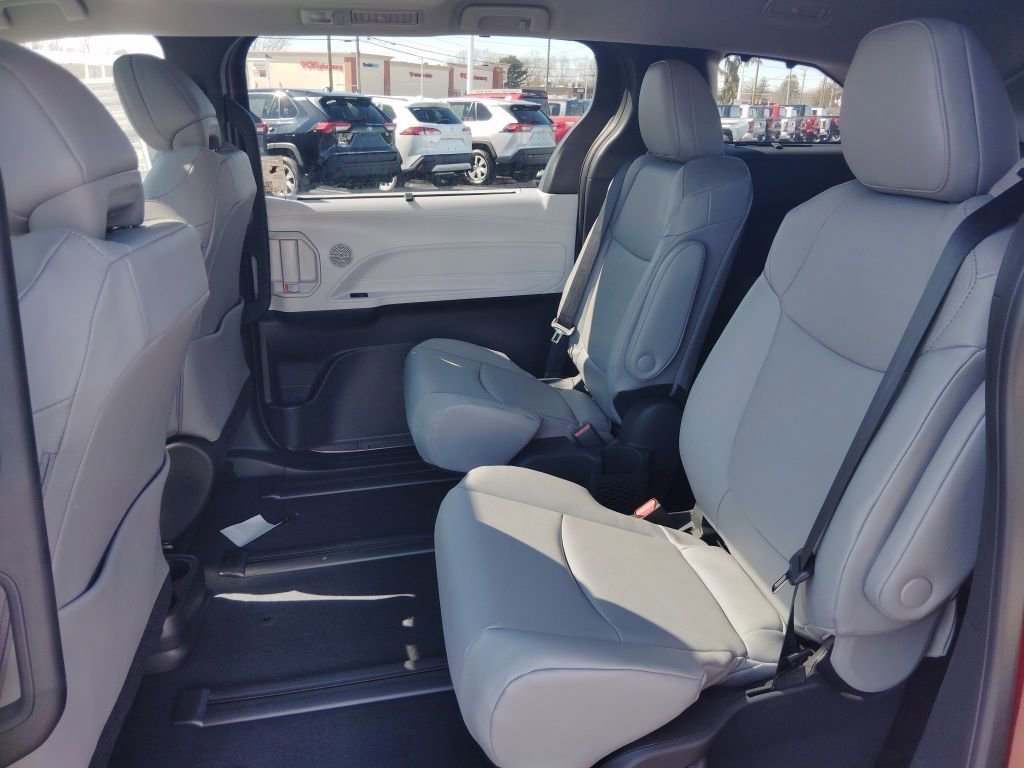 New 2026 Toyota Sienna XLE image 9