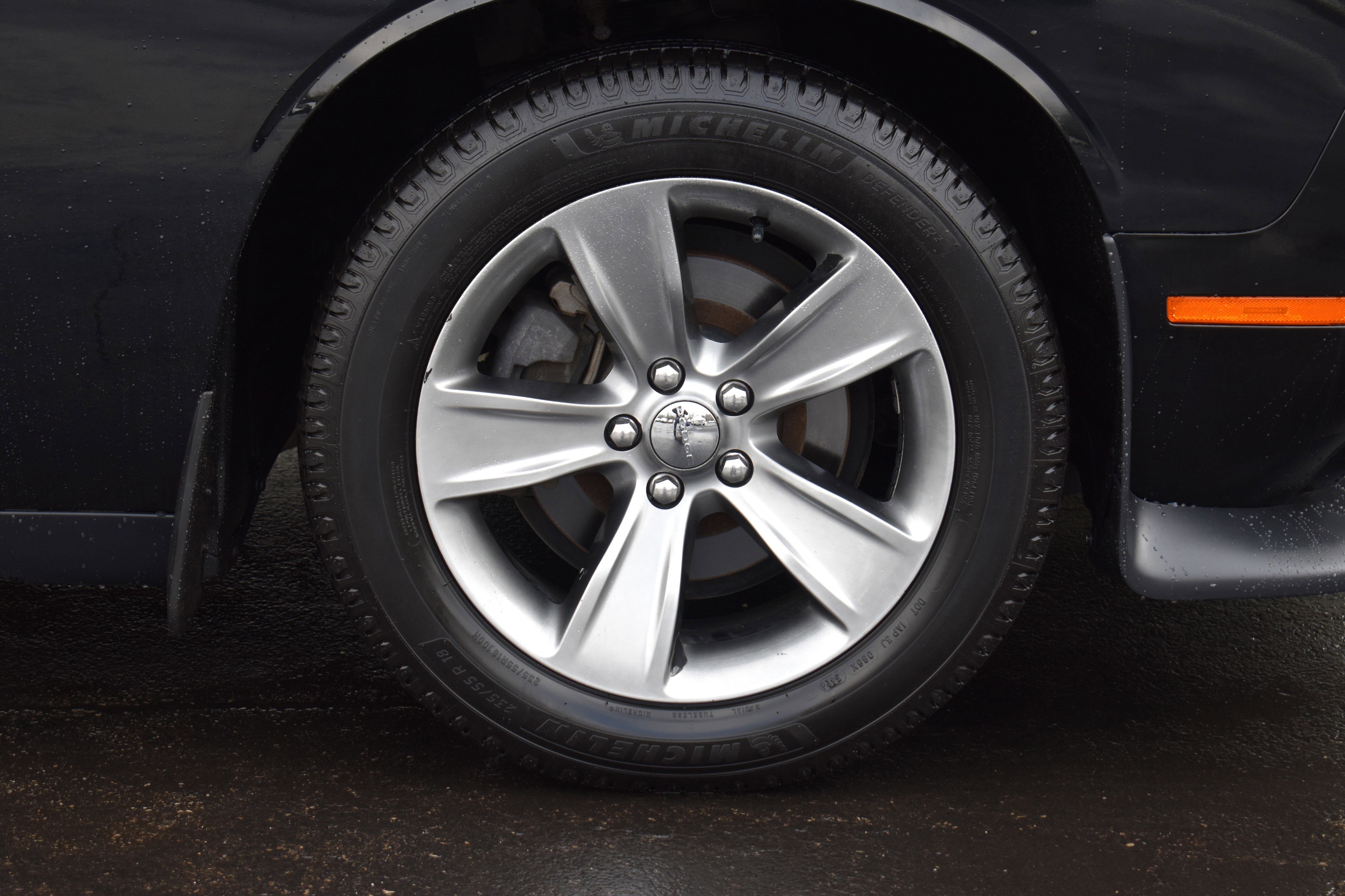 Used 2015 Dodge Challenger SXT image 32