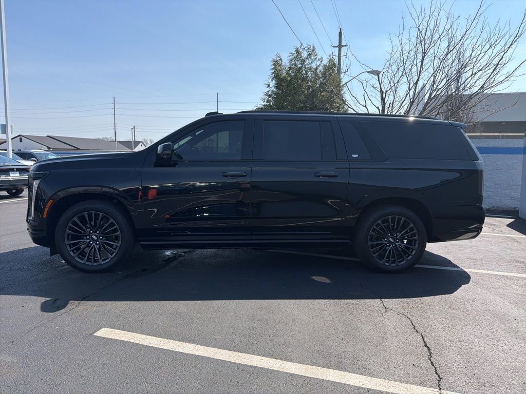 Used 2025 Cadillac Escalade ESV Sport Platinum image 2