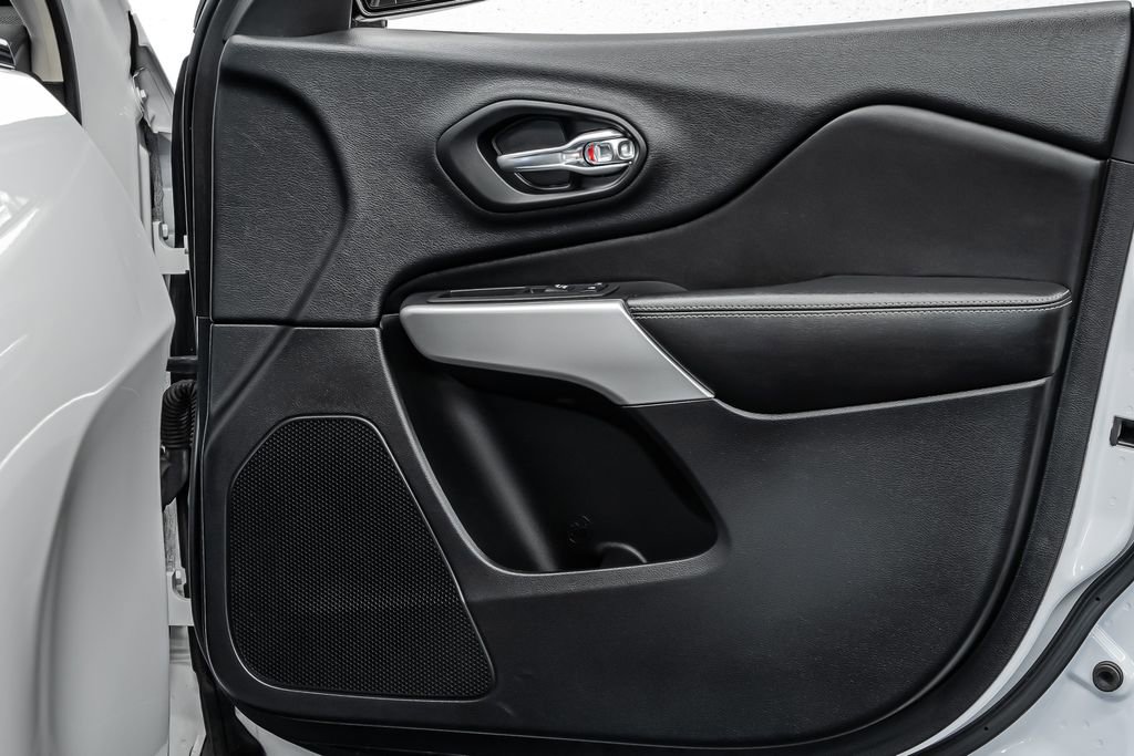 Used 2018 Jeep Cherokee Latitude Plus image 10