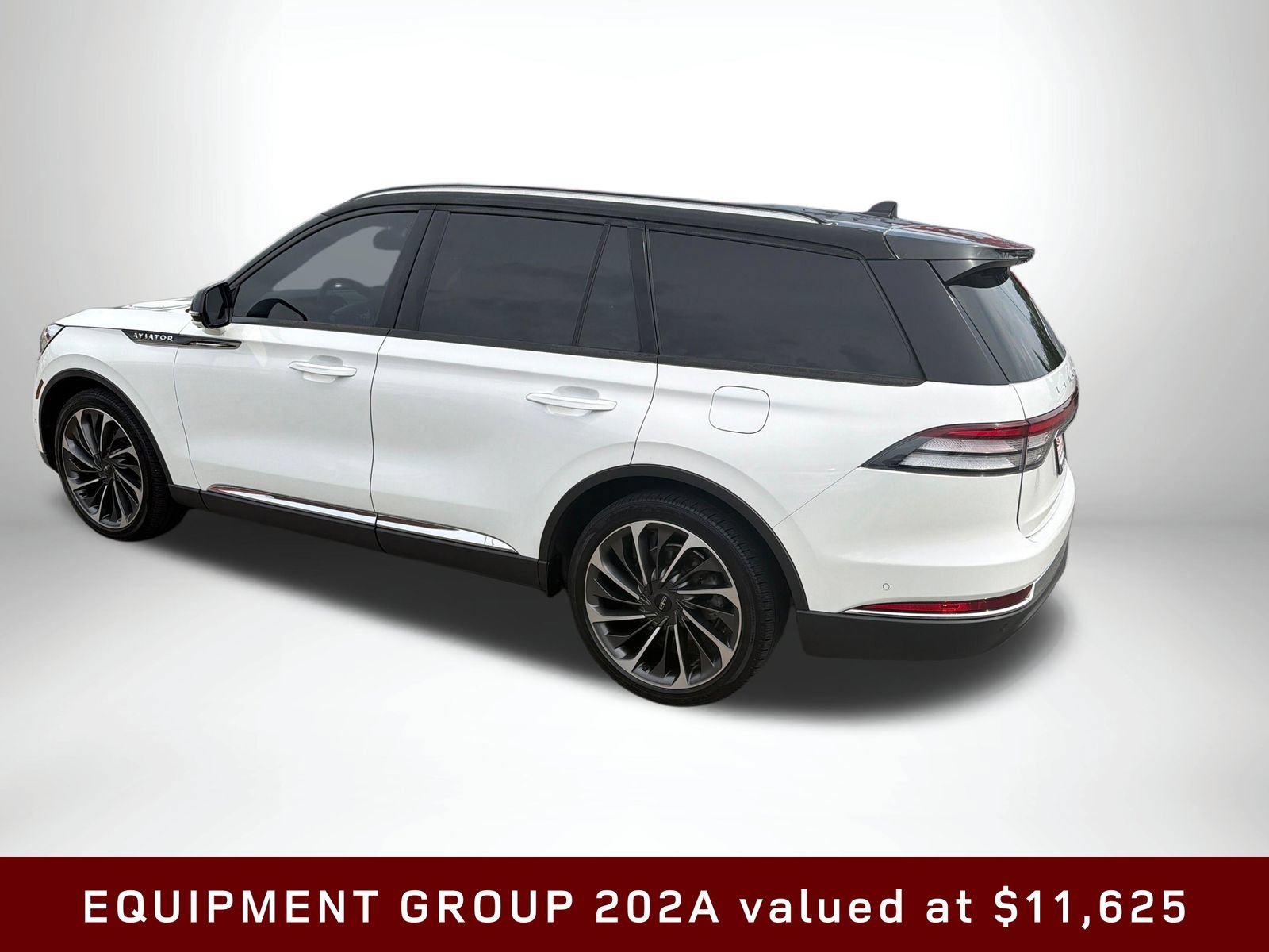 Used 2020 Lincoln Aviator Reserve w/ Equipment Group 202A AWD/4WD image 4