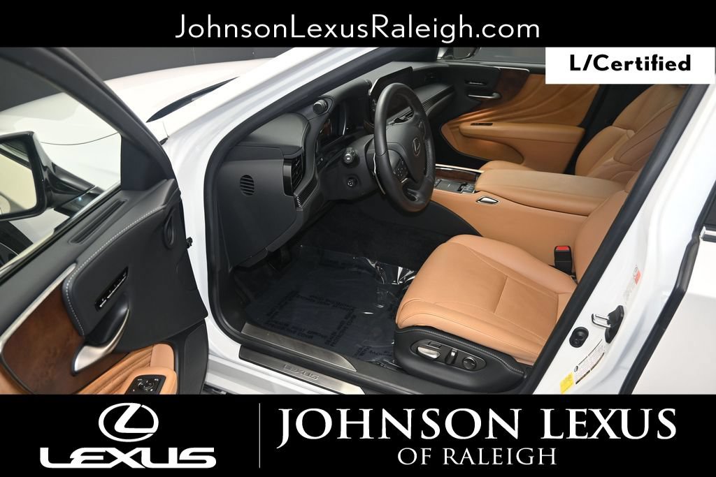 Certified 2021 Lexus LS 500 w/ Accessory Package (Z2) RWD image 11