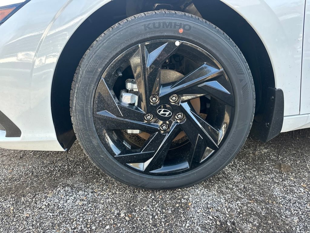 Used 2026 Hyundai Elantra Sport image 9
