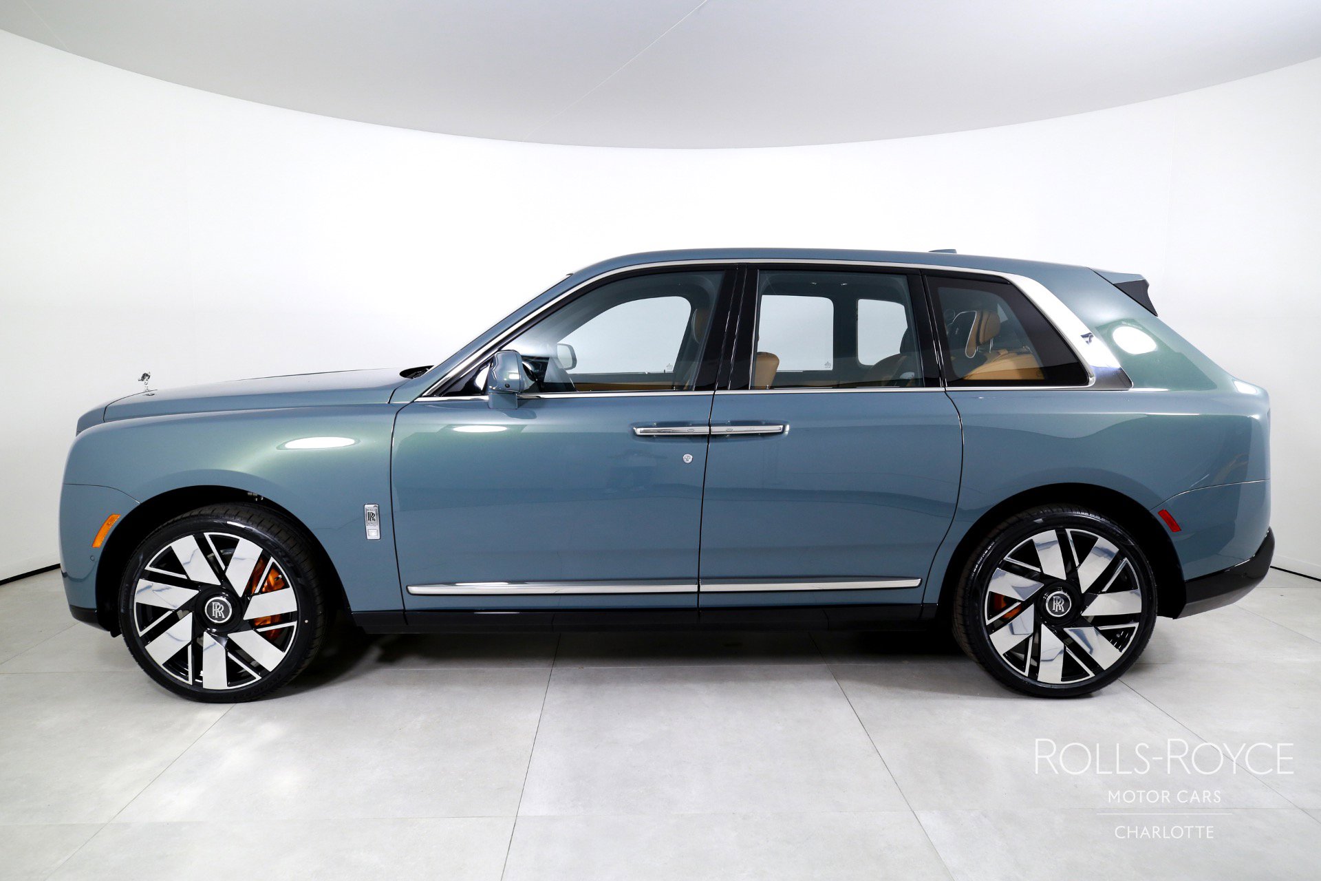 Certified 2025 Rolls-Royce Cullinan image 3