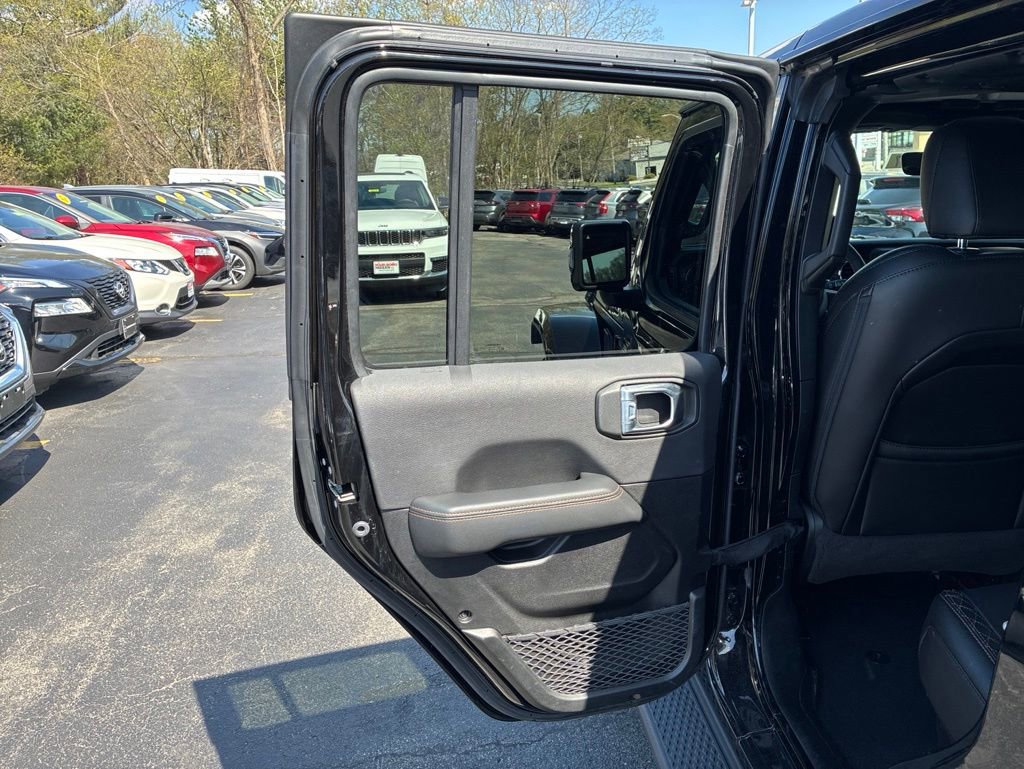 Used 2023 Jeep Gladiator Overland AWD/4WD image 22