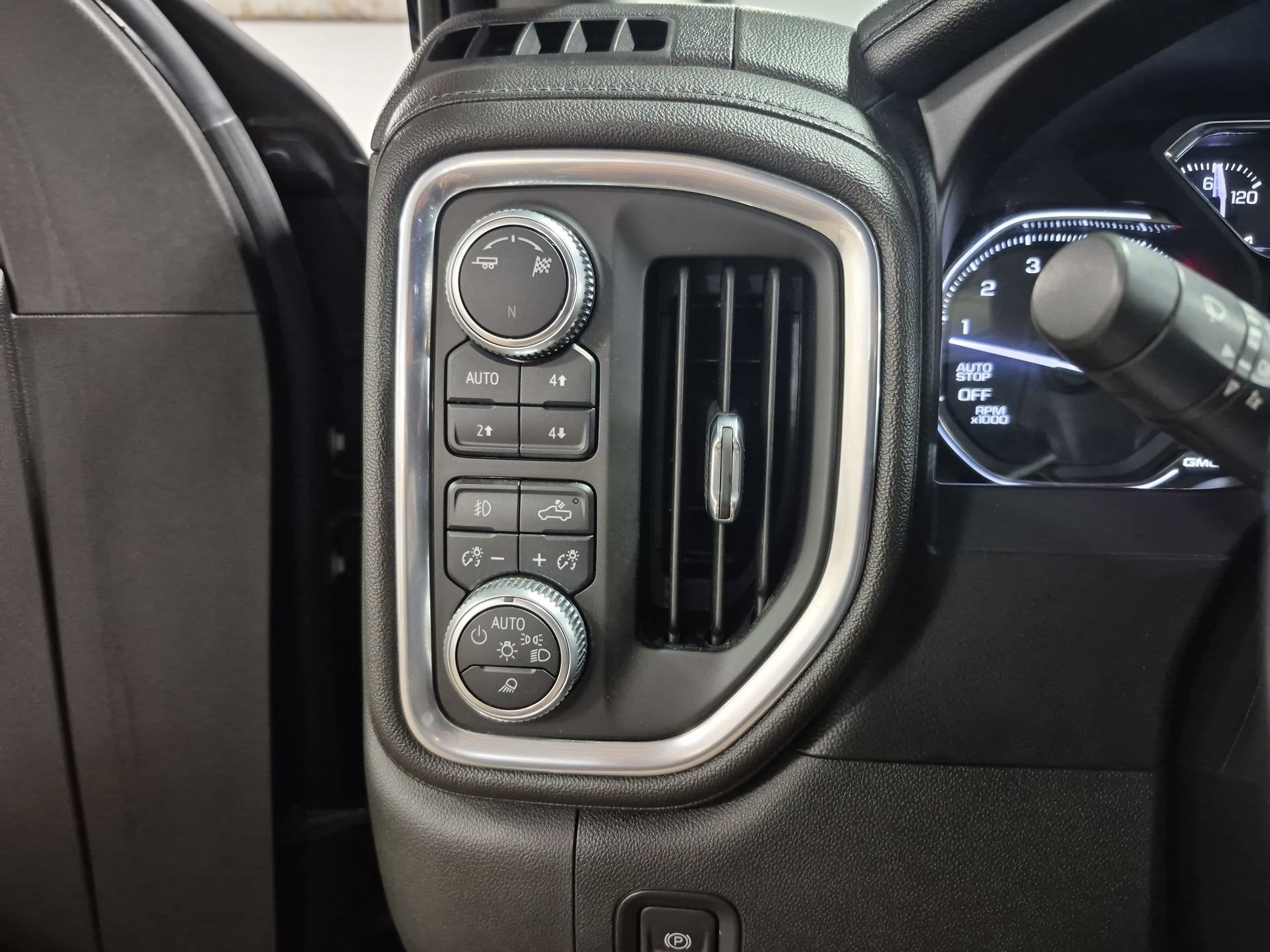 Used 2019 GMC Sierra 1500 SLT AWD/4WD image 18