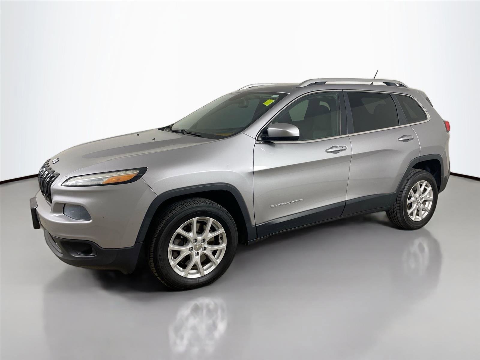 Used 2014 Jeep Cherokee Latitude w/ Cold Weather Group FWD image 8