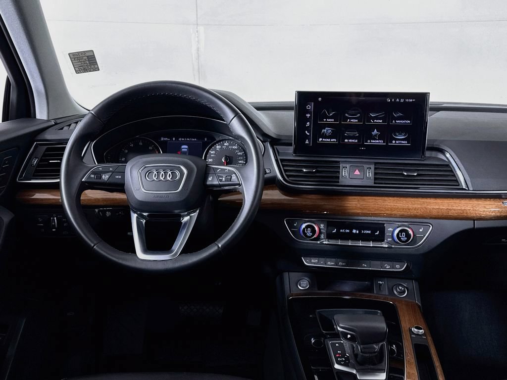 Used 2023 Audi Q5 2.0T Premium w/ Convenience Package AWD/4WD image 12