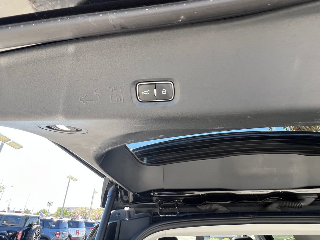 Used 2025 Ford Expedition Platinum w/ Driver's Package AWD/4WD image 26