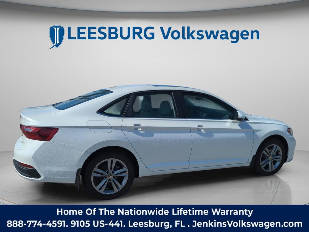 Used 2024 Volkswagen Jetta SE FWD image 5
