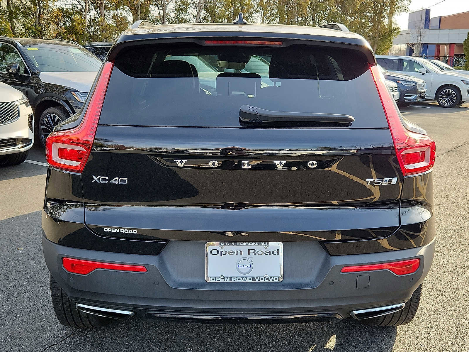 Used 2020 Volvo XC40 T5 R-Design w/ Protection Package Premier image 5