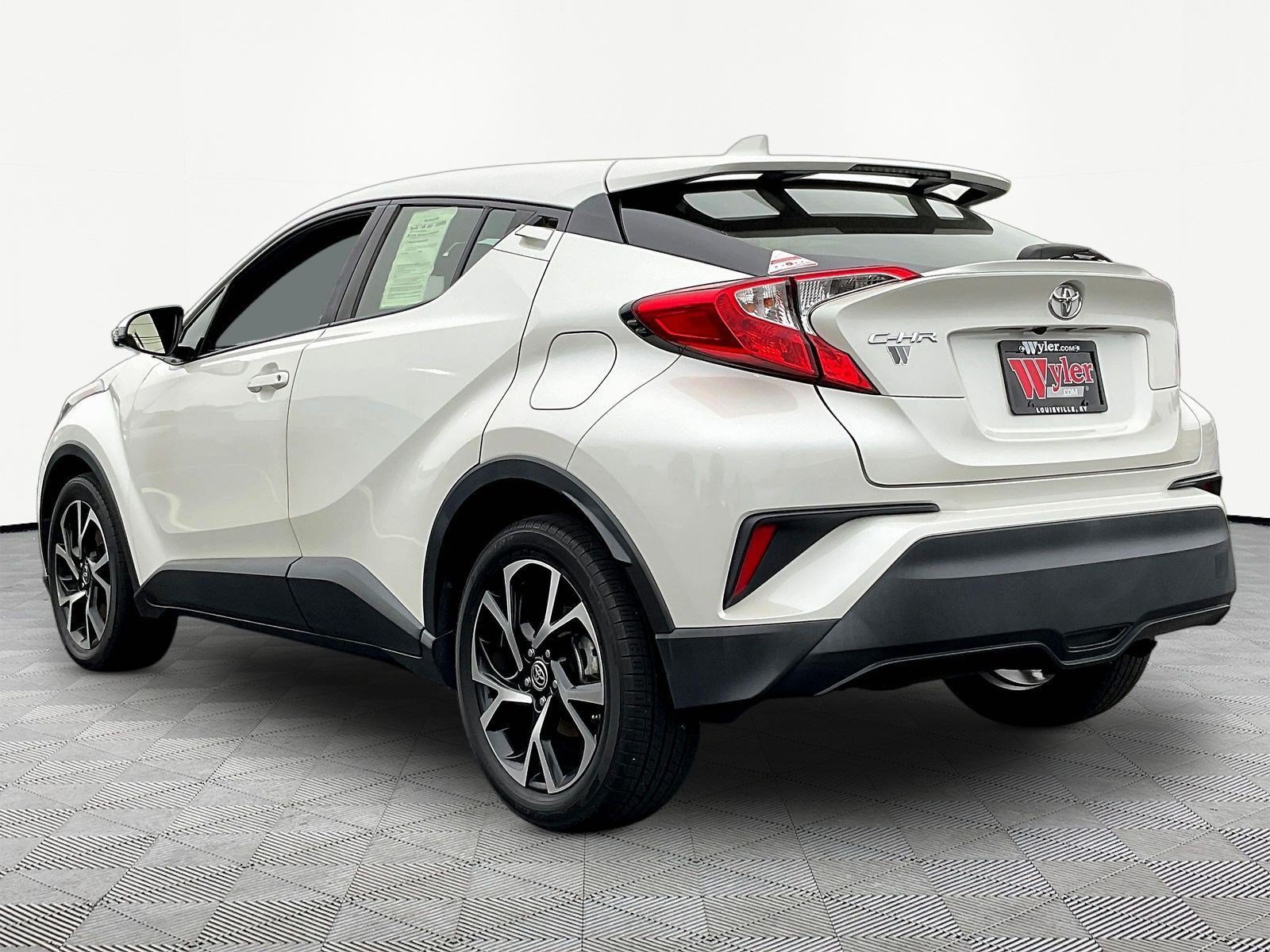 Used 2021 Toyota C-HR XLE FWD image 4