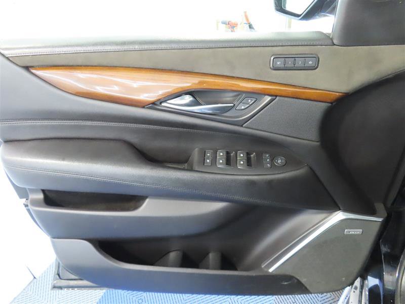 Used 2020 Cadillac Escalade Premium Luxury AWD/4WD image 16
