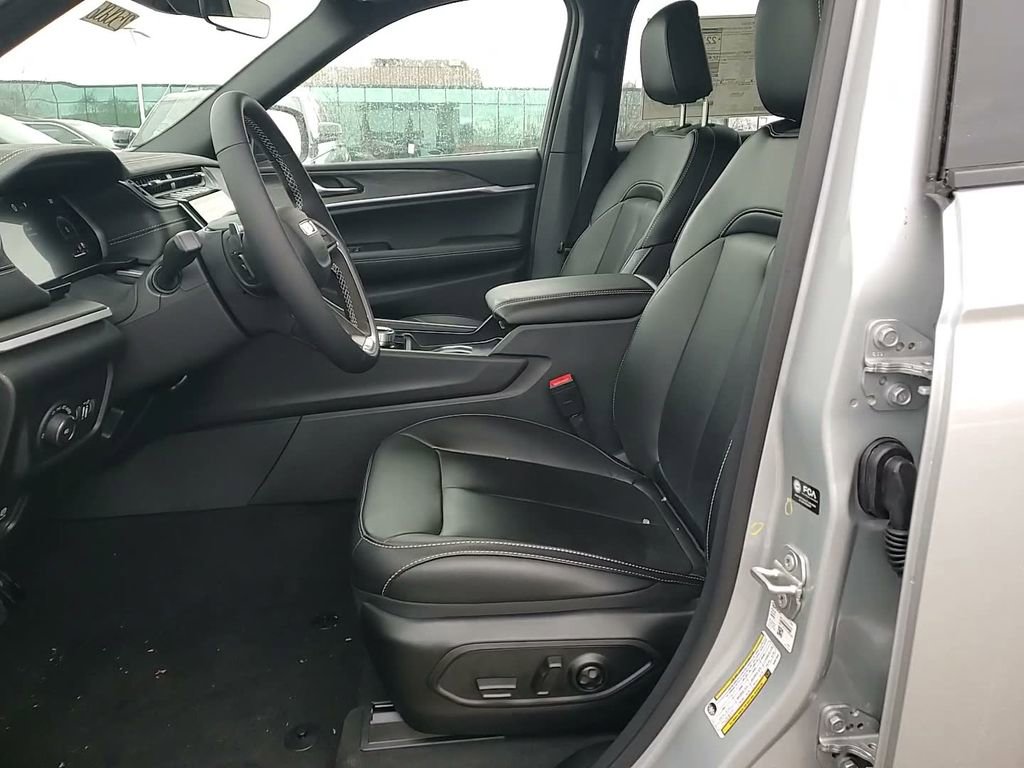 New 2025 Jeep Grand Cherokee Limited w/ Black Appearance Package image 26