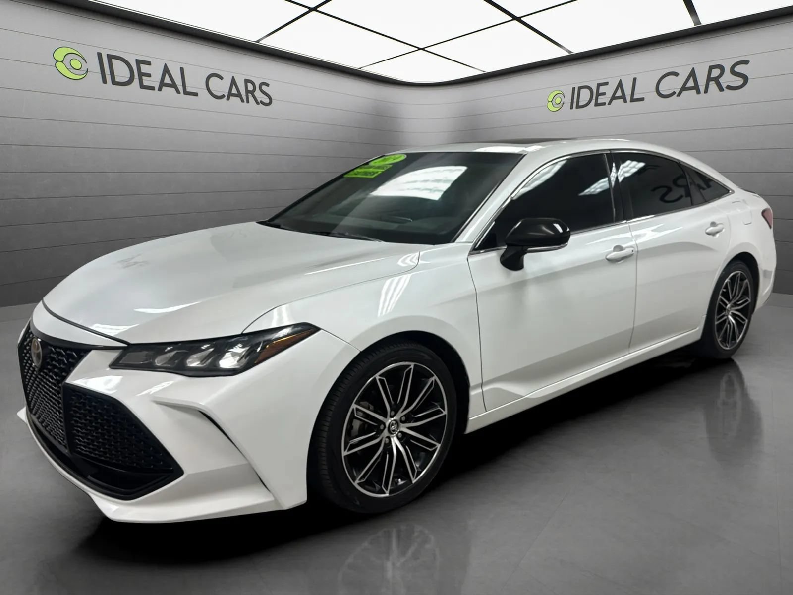 Used 2019 Toyota Avalon XSE w/ Carpet Mat Package FWD image 1