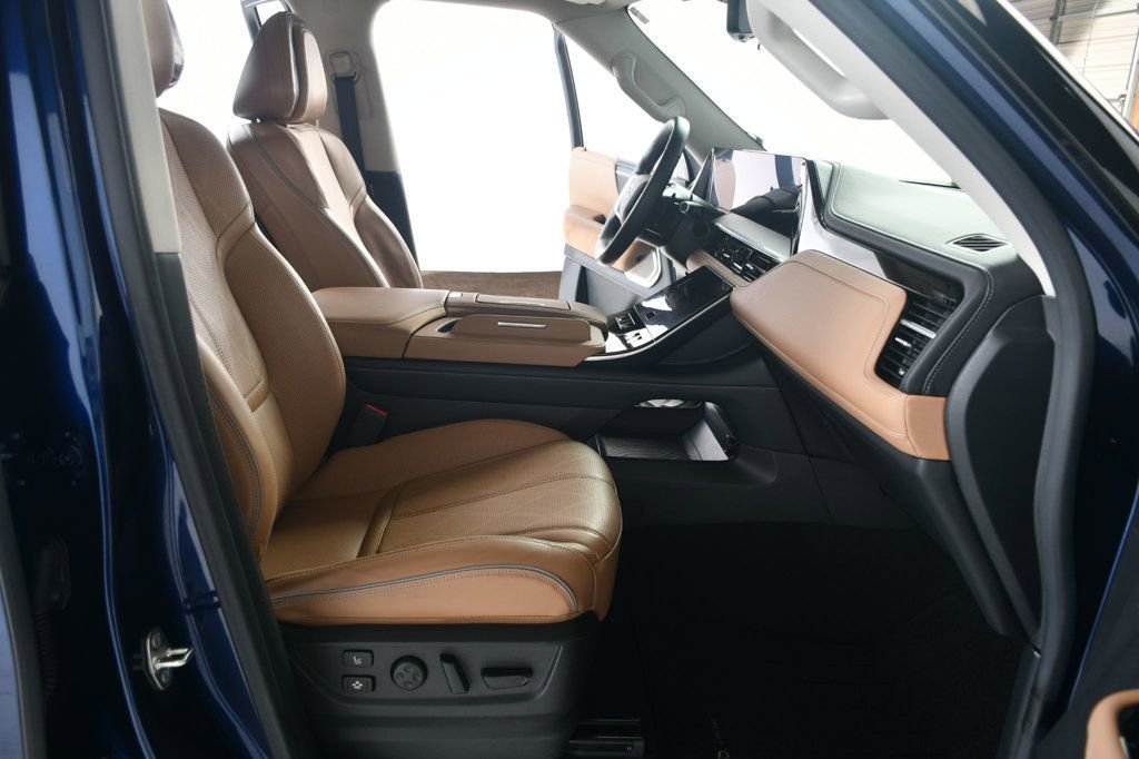 Used 2025 INFINITI QX80 Sensory image 29