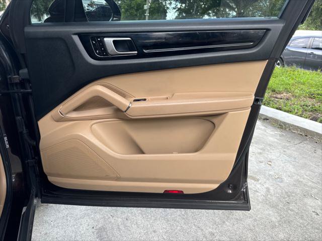 Used 2019 Porsche Cayenne AWD/4WD image 21