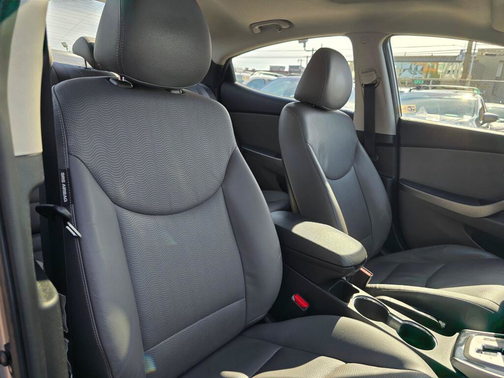 Used 2013 Hyundai Elantra Limited w/ Technology Pkg FWD image 10