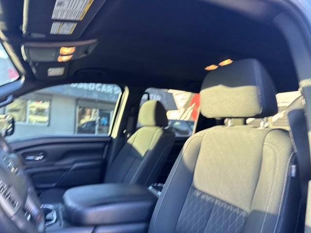 Used 2019 Nissan Titan SV w/ SV Convenience Package image 18
