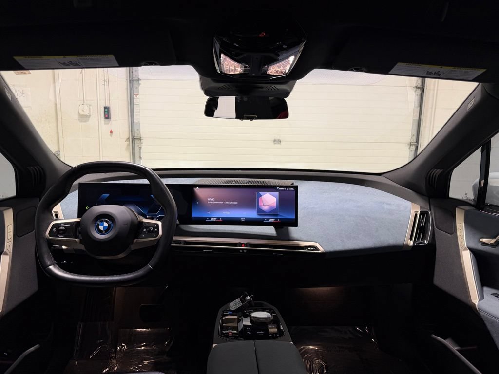 Used 2023 BMW iX xDrive50 w/ Sport Package AWD/4WD image 38
