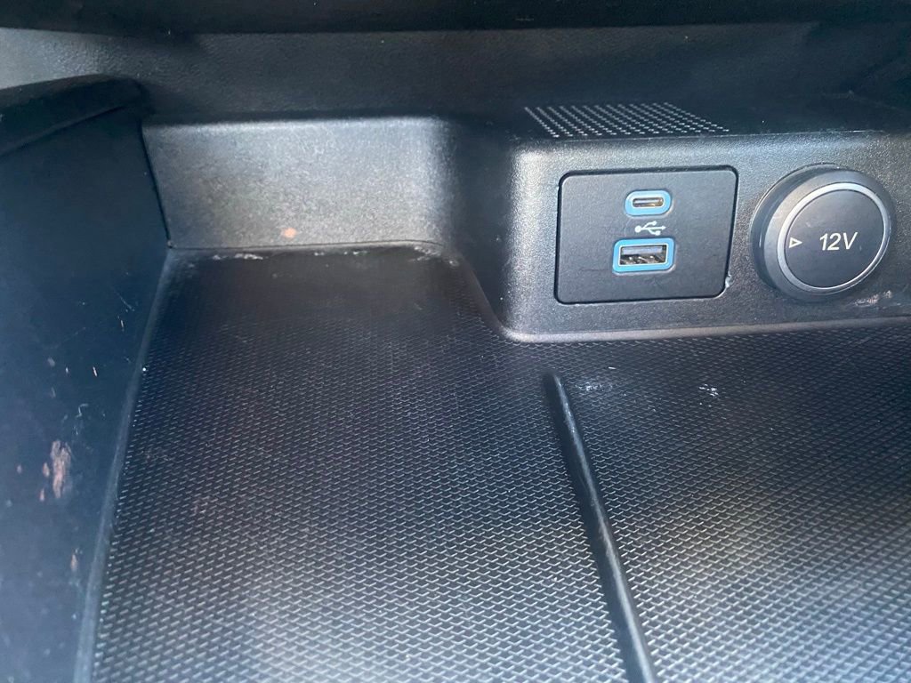 Used 2020 Ford Escape SE image 16
