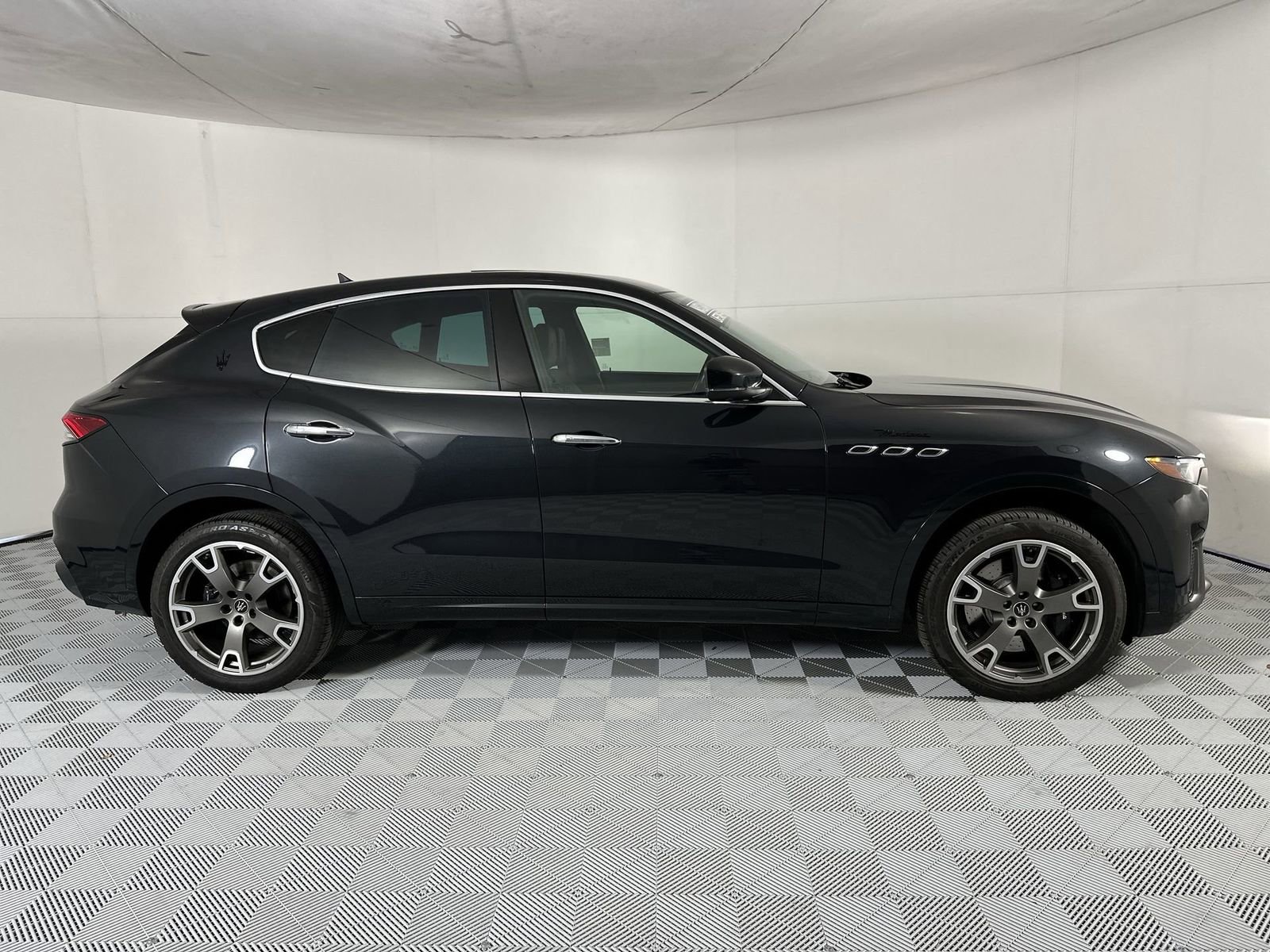 Used 2023 Maserati Levante Modena AWD/4WD image 9