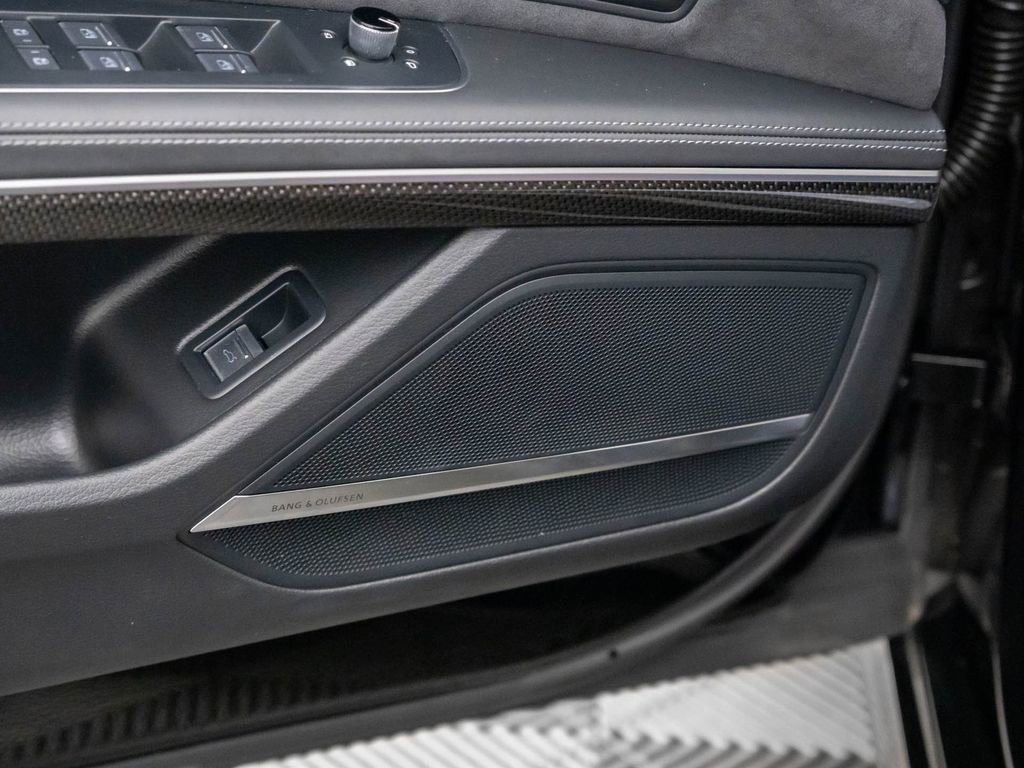 Used 2022 Audi S8 image 14