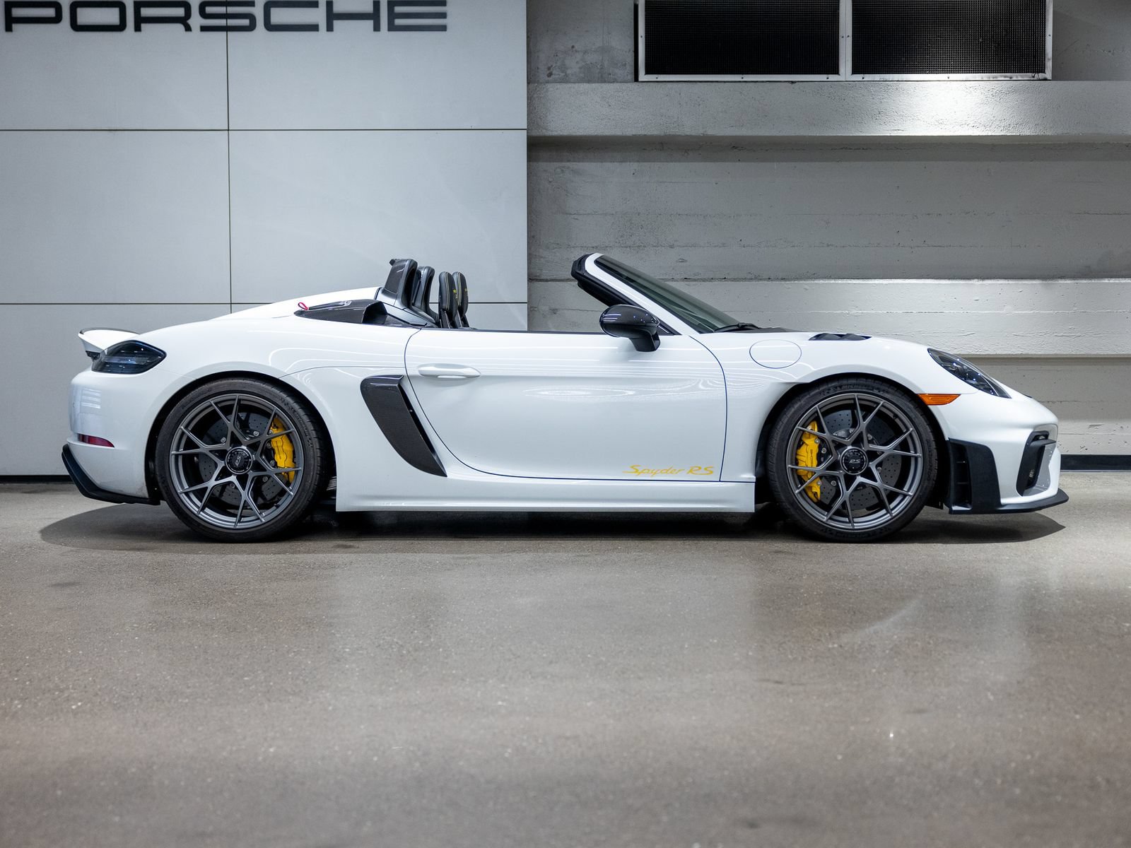 Certified 2025 Porsche 718 Boxster Spyder RS RWD image 9