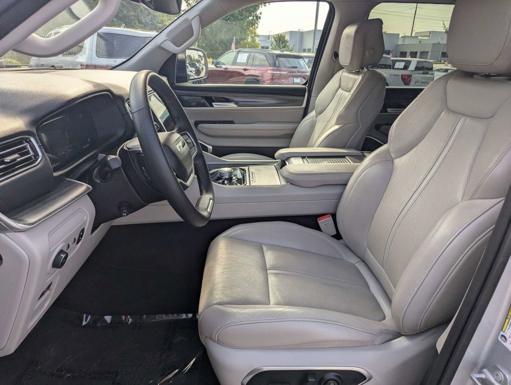 Used 2024 Jeep Wagoneer Series II AWD/4WD image 20