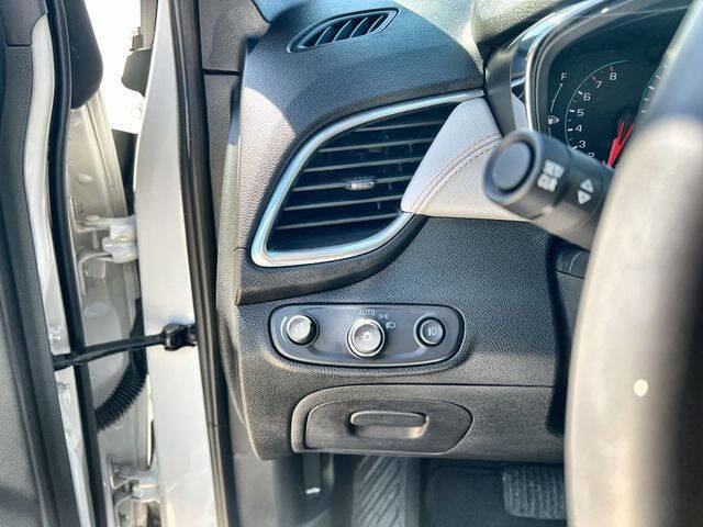 Used 2018 Chevrolet Trax Premier w/ LPO, Protection Package AWD/4WD image 17