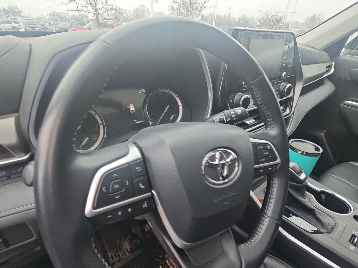 Used 2022 Toyota Highlander XLE image 5