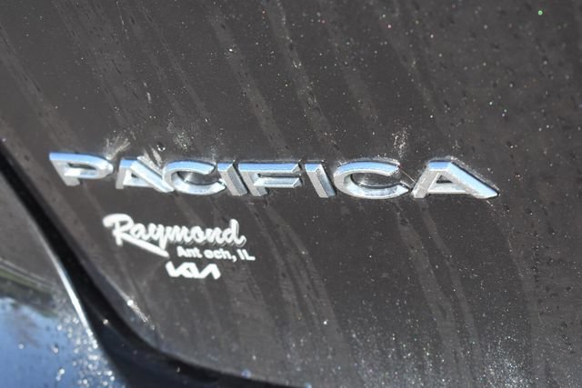Used 2018 Chrysler Pacifica Touring-L Plus FWD image 17
