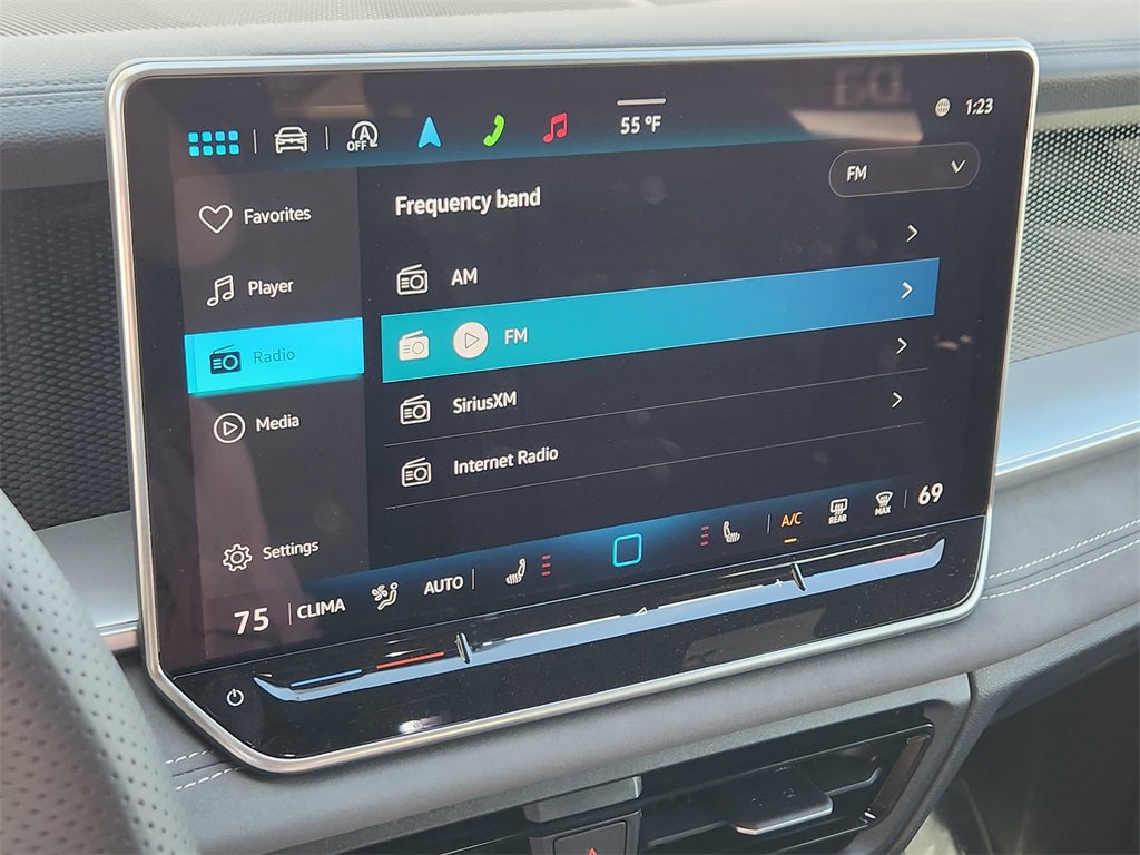 New 2025 Volkswagen Tiguan SE R-Line image 11