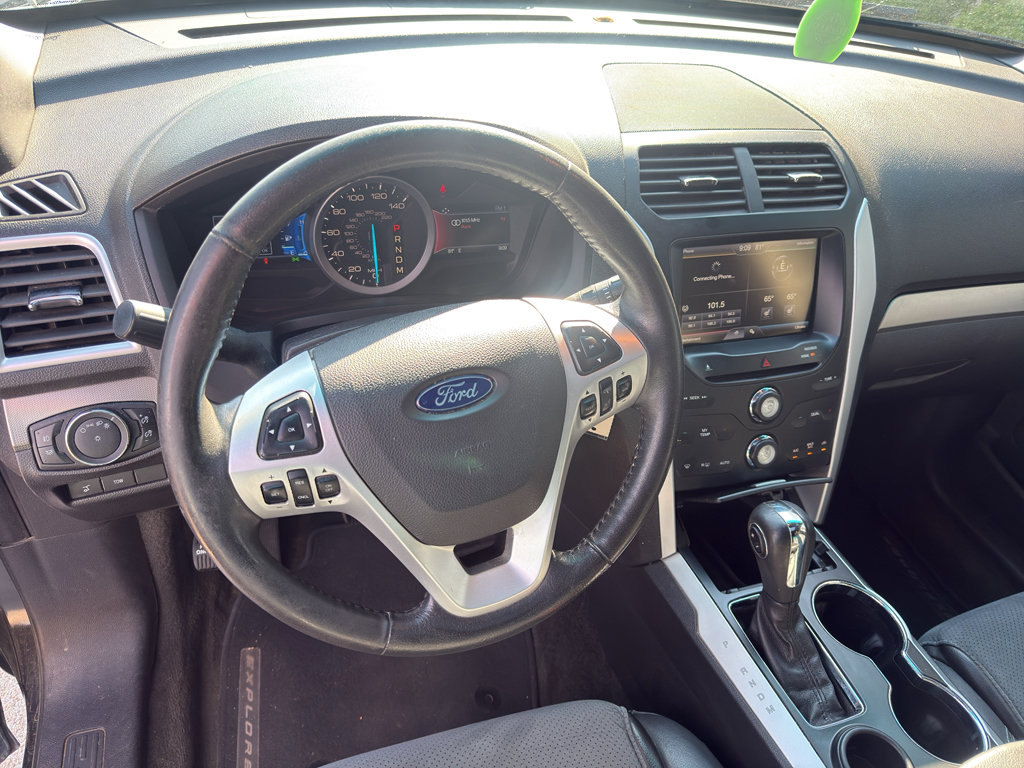 Used 2015 Ford Explorer XLT w/ Equipment Group 202A FWD image 12