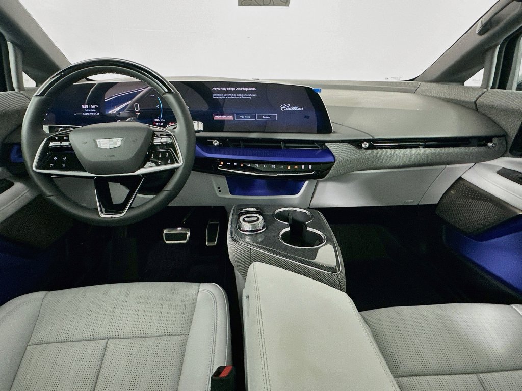 New 2027 Cadillac Optiq Premium Luxury w/ LPO, Floor Liner Package AWD/4WD image 28