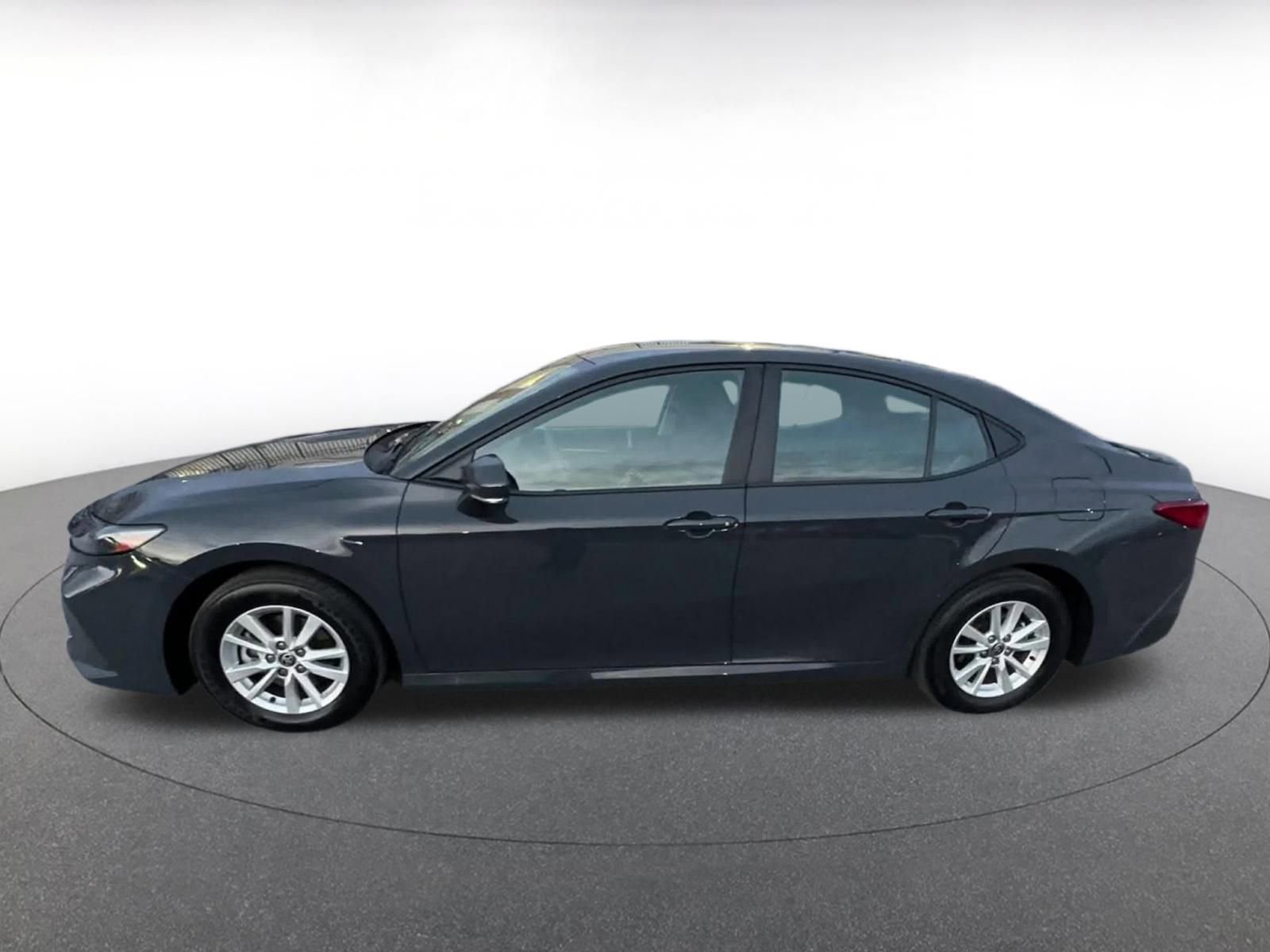 Used 2025 Toyota Camry LE image 9