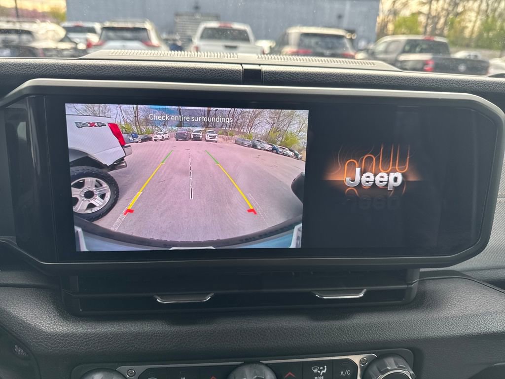 Used 2024 Jeep Wrangler Unlimited w/ Convenience Group image 18